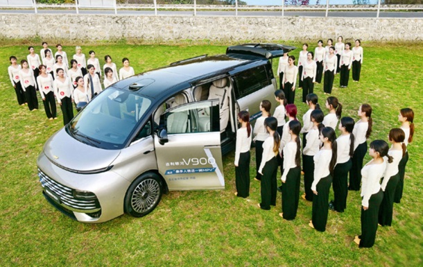 Китайский минивэн установил рекорд Гиннесса, вместив 42 человека