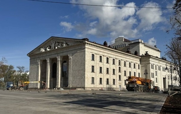 Окупанти анонсували перші вистави на місці трагедії в Маіруполі