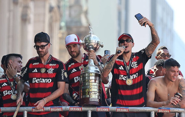 Парад чемпионов клуба Фламенго завершился курьезом