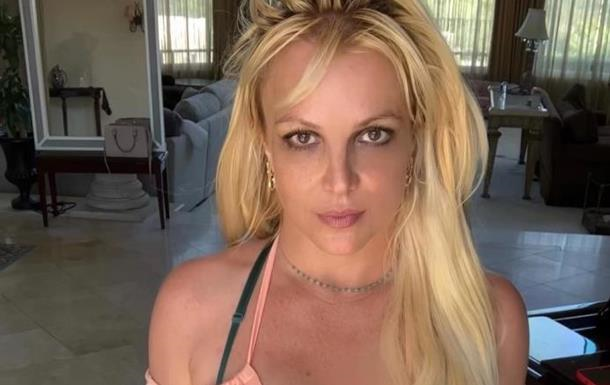 Бритни Спирс задумывается о побеге в Великобританию