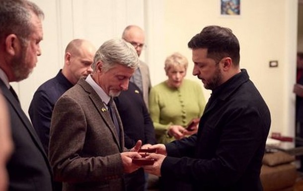 Зеленський вручив нагороди сім’ям загиблих ірландських добровольців