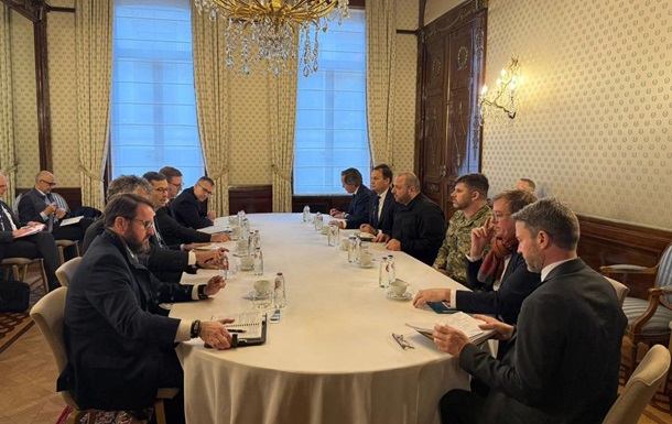 Мирное соглашение: Умеров провел переговоры в Европе