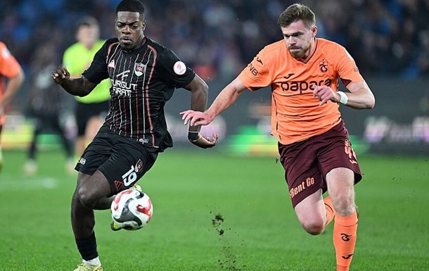 Украинец стал лучшим защитником чемпионата Турции в ноябре