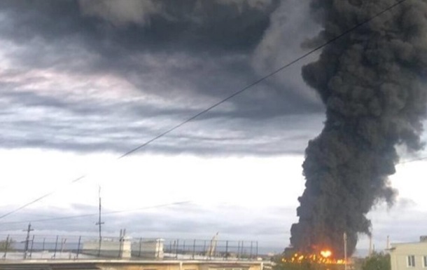 В Криму вночі гриміли вибухи - соцмережі