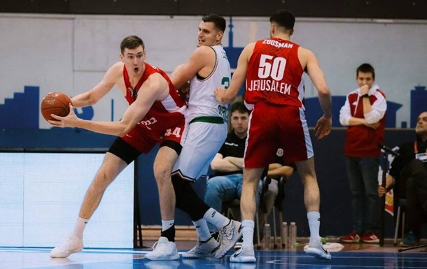 Украинский центровой отличился в победном матче Хапоэля