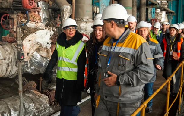 Єврокомісарка відвідала пошкоджену обстрілами ТЕС ДТЕК