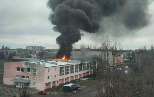 Росія атакувала дронами спортивну школу в Шостці