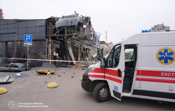 Россияне нанесли удар по супермаркету в Запорожье