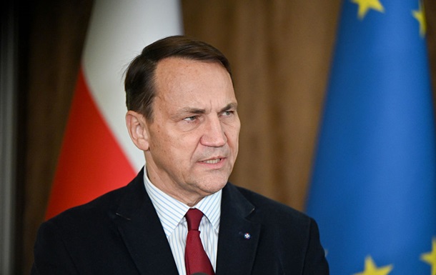 Сікорський зробив різку заяву щодо Орбана