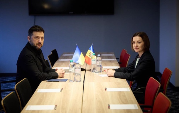 Зеленский и Санду провели переговоры в Гааге