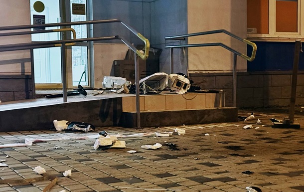 Над Одесою сильне полум яне сяйво: РФ атакує БпЛА