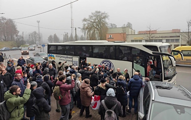Всі звільнені білоруські політв язні виїхали з України в Польщу та Литву