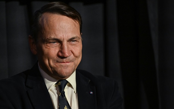 Сикорский  наградил  Орбана орденом Ленина