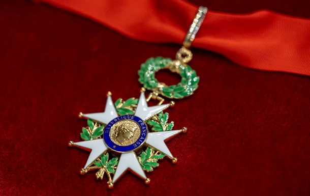 Сирський отримав найвищу нагороду Франції