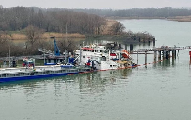 Атакований у Ростові танкер повільно йде на дно - ЗМІ