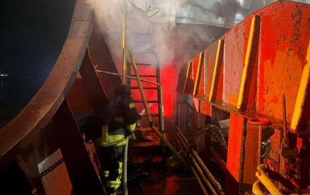 В Одессе из-за ночной атаки РФ повреждено гражданское судно