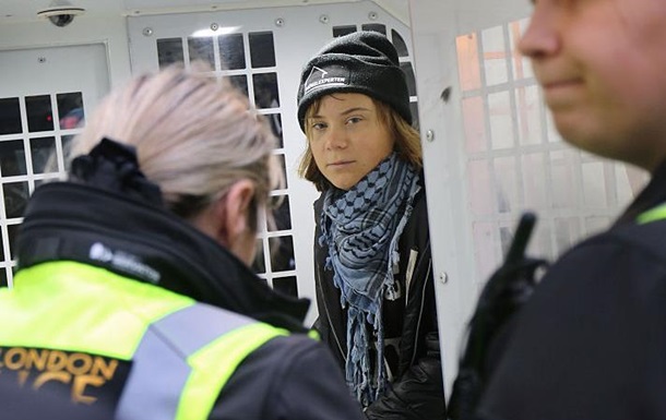 Грету Тунберг отпустили после задержания в Лондоне