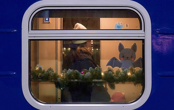 Укрзализныця назначила 16 дополнительных поездов на праздники