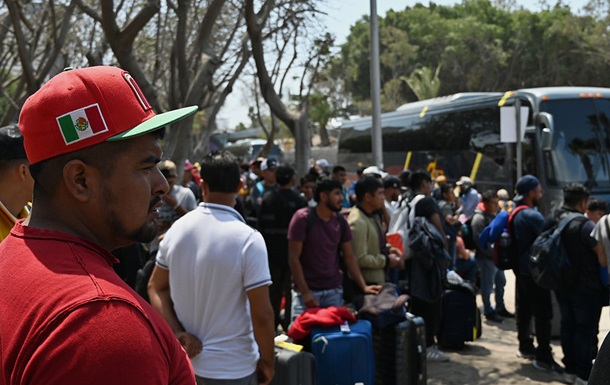 США предлагают нелегалам по 3000 долларов за  самодепортацию 