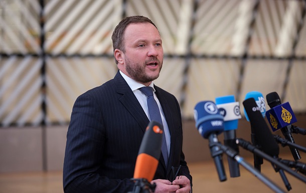 Эстония пообещала убивать  зелёных человечков  из РФ