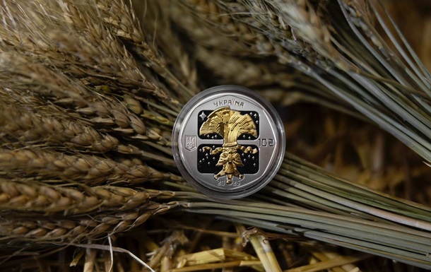 Нацбанк выпустил новую памятную монету к Рождеству