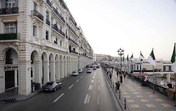 Алжир требует от Франции репараций  за преступления колониализма 