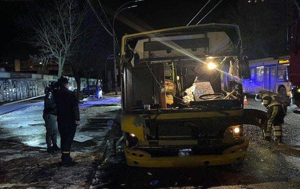 В Києві вибухнув пасажирський автобус