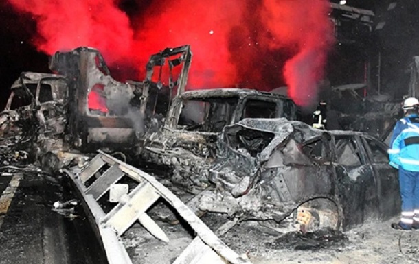 В Японії сталася ДТП за участю понад 50 авто, є загиблі