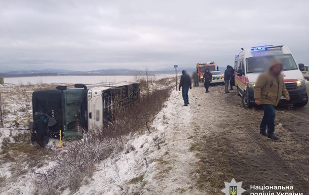 У ДТП потрапив рейсовий автобус на Прикарпатті