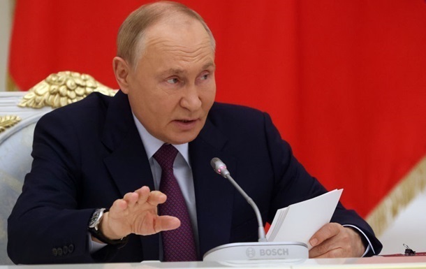 Путін підписав закон, що скасовує публічне декларування доходів чиновників