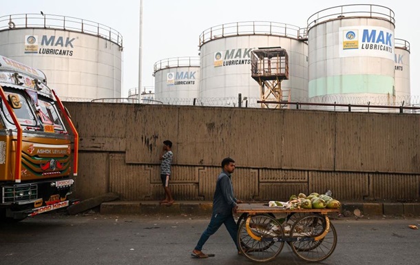 Поставки нафти з РФ в Індію впали до найнижчого рівня за три роки - ЗМІ