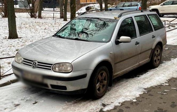 В Киеве водитель ездил с муляжом мины на крыше авто