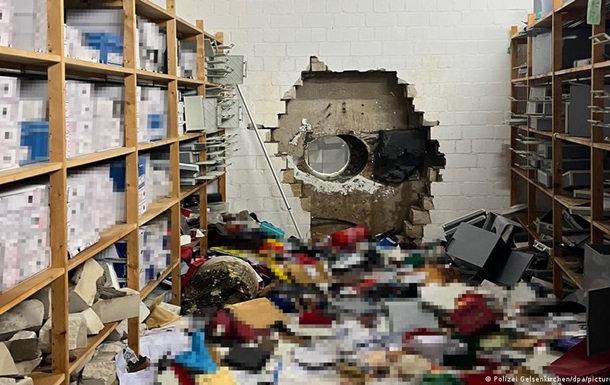 В Германии преступники пробили дыру в стене банка и украли 30 млн евро