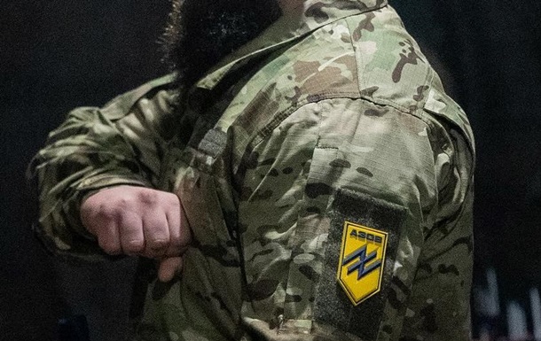  Азовцы  установили флаг Украины в Родинском