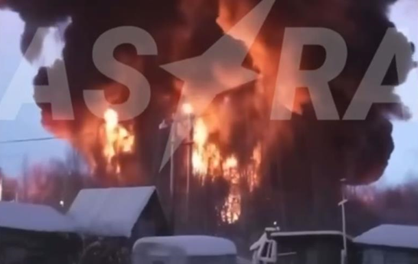 В российском Рыбинске прогремели взрывы, загорелись топливные резервуары