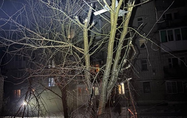 Российский дрон ударил по многоэтажке на Черниговщине