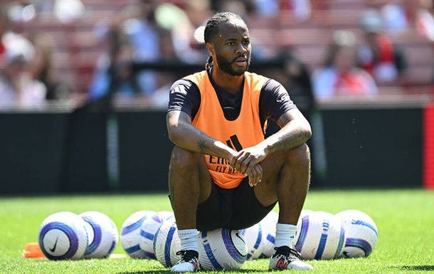 Стерлінг розглядає відхід із лондонського клубу