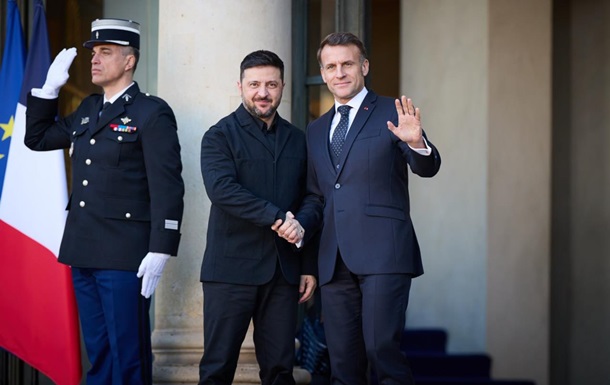 Зеленский провел встречу с Макроном в Париже