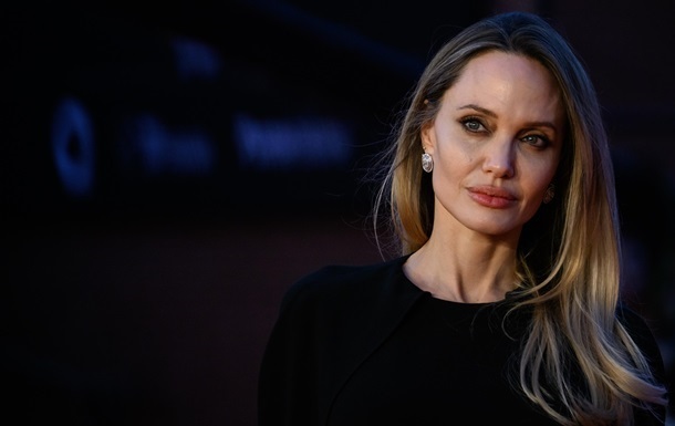 Анджелина Джоли планирует покинуть США и переехать в Европу - инсайдер