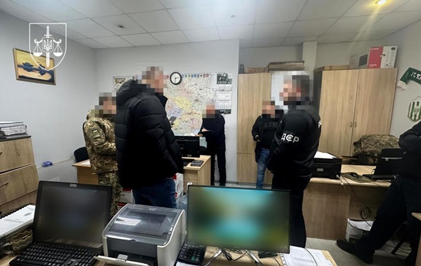 Сотрудника Госпогранслужбы задержали за взятку