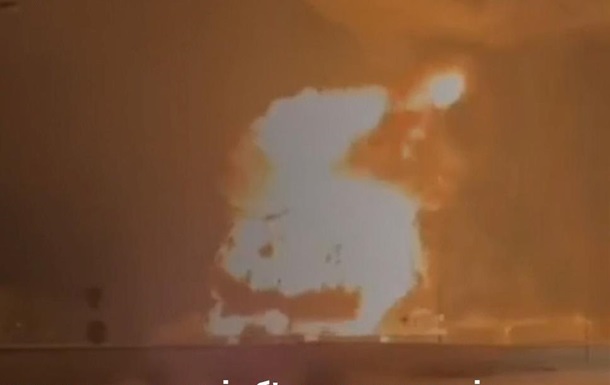 ВСУ поразили нефтебазу в РФ и склад на Донбассе