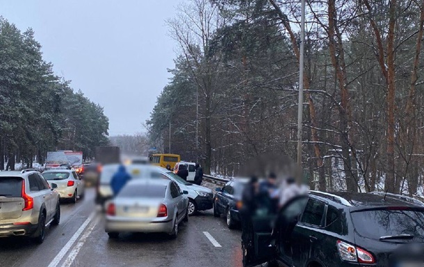 У Києві сталася масова ДТП за участю 13 авто