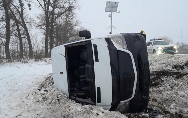 На Сумщине восемь пострадавших в ДТП с микроавтобусом