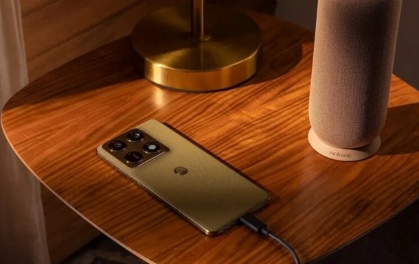 Motorola представила флагманські смартфони Signature та Razr Fold