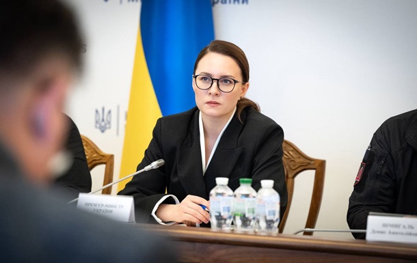 Кабмин предложил перейти на дистанционное обучение и работу из-за погоды