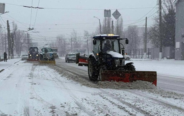 Харьковчан призвали ограничить передвижение на транспорте