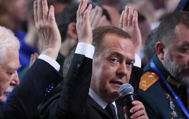 Медведев заговорил о  присоединении  Гренландии к России