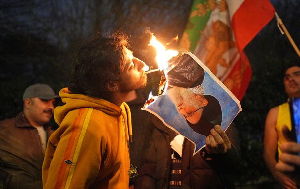 Зеленский призвал мир свергнуть режим Ирана