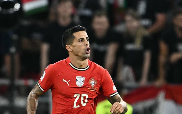 Барселона очистила соцсети от постов о трансфере Канселу