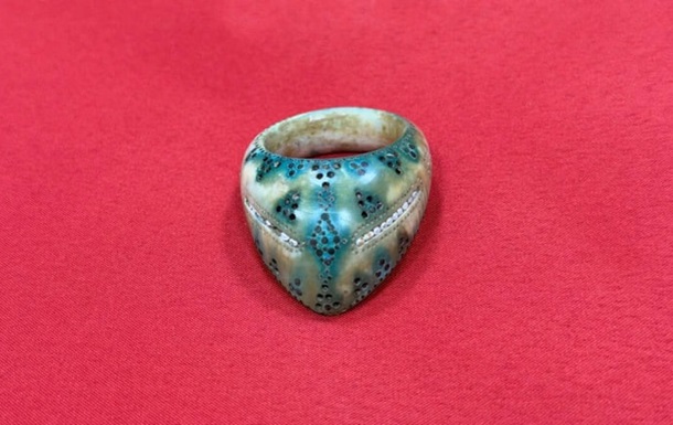 У Туреччині знайшли перстень лучника з перлинами віком понад 800 років